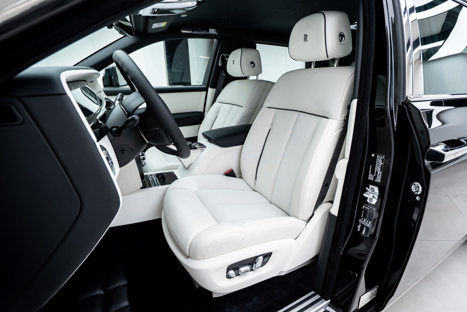 2026 ROLLS ROYCE PHANTOM EWB | GCC | MAIN DEALER WARRANTY SERVICE | VIP REAR SEATS